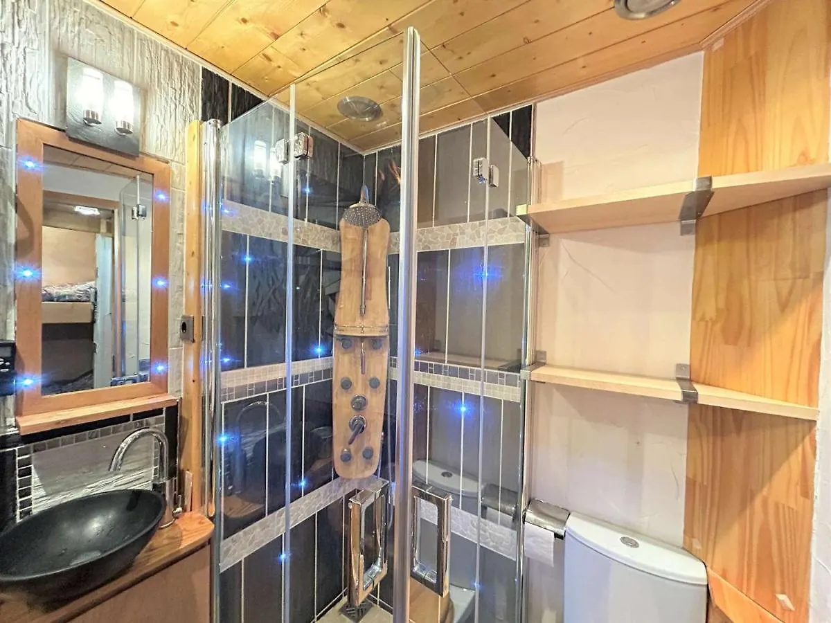 Studio 4 Pers, Proximite Commerces Et Pistes, Parking, Terrasse Ouest, Piscine L'Ete - Meribel - Fr-1-180-608 Les Allues 0*,  Frankrijk